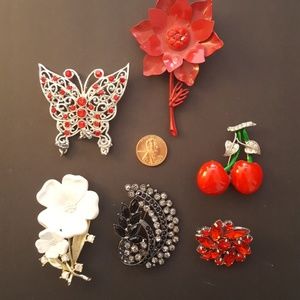 Group lot of vintage pins broaches